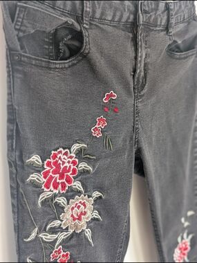 Streetwear Society Women's Skinny Jeans with Red & Cream Floral Embroidery